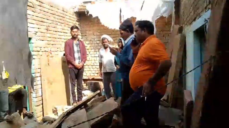 DHOLPUR // धौलपुर में परिवार के ऊपर गिरी घर की छत